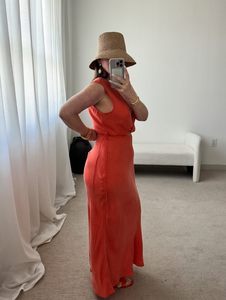 MAXI DRESSES FOR SPRING: https://www.juliamarieb.com/2024/03/07/spring-outfits:-body-hugging-maxi-dresses/