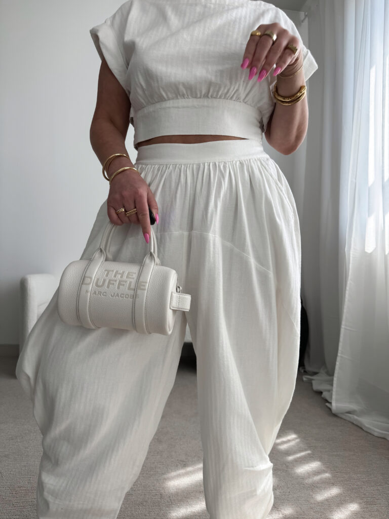 WHITE OUTFITS FOR SUMMER http://www.juliamarieb.com/2024/04/01/white-outfits:-spring-outfits/