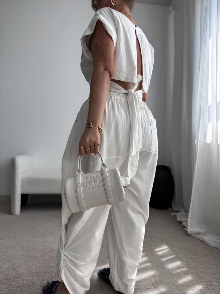 WHITE OUTFITS FOR SUMMER http://www.juliamarieb.com/2024/04/01/white-outfits:-spring-outfits/