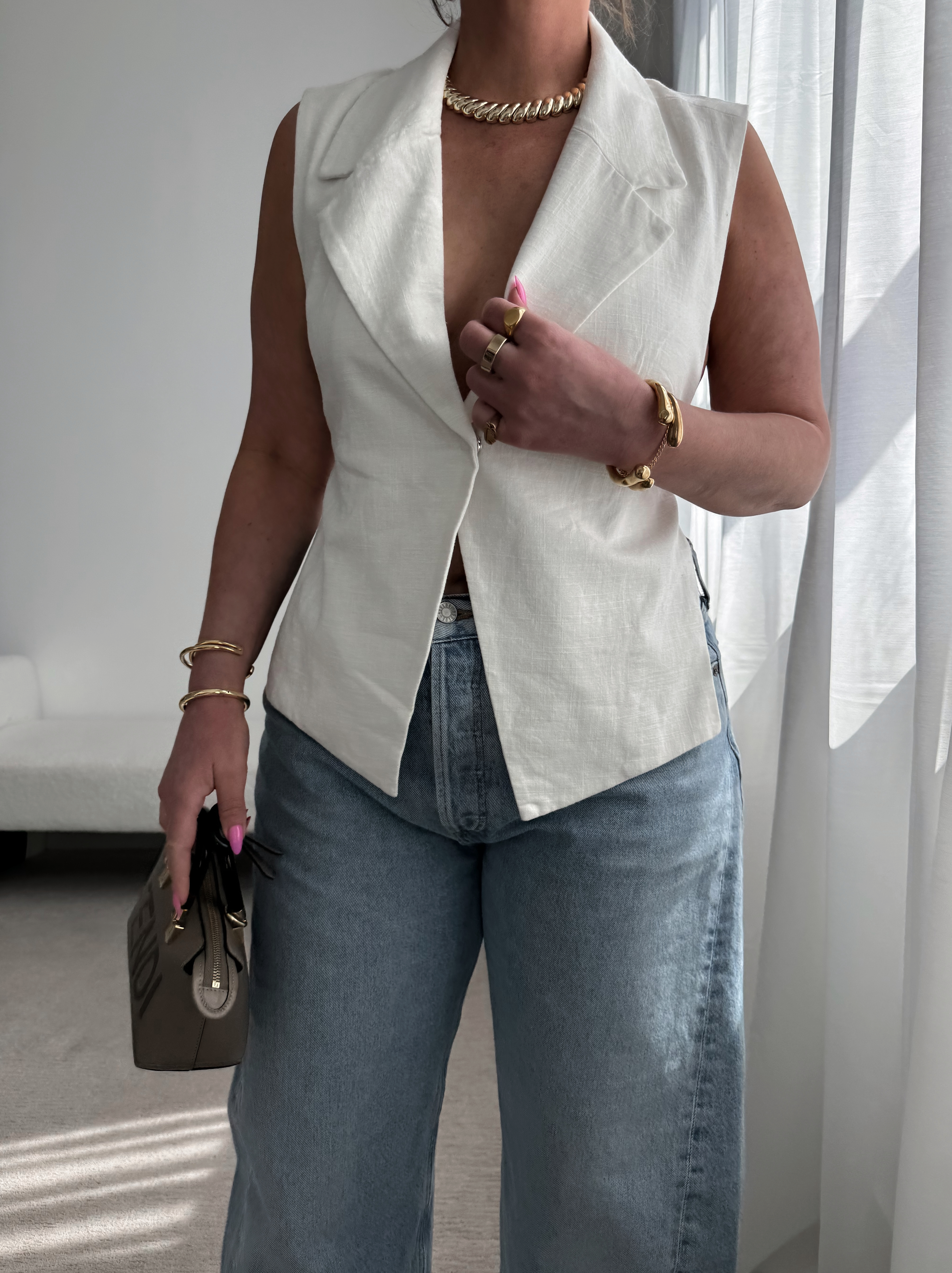 WHITE OUTFITS FOR SUMMER http://www.juliamarieb.com/2024/04/01/white-outfits:-spring-outfits/