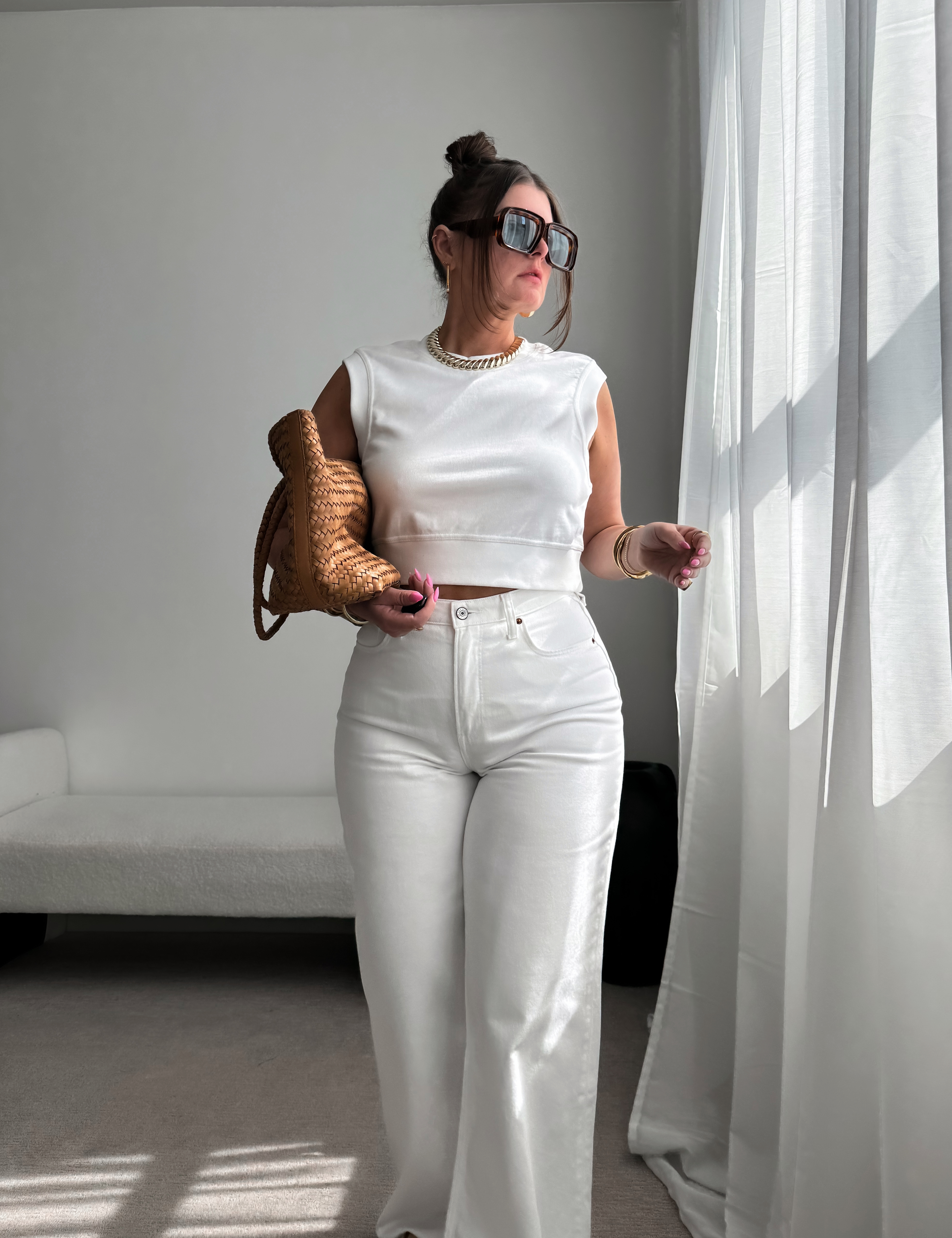 WHITE OUTFITS FOR SUMMER http://www.juliamarieb.com/2024/04/01/white-outfits:-spring-outfits/