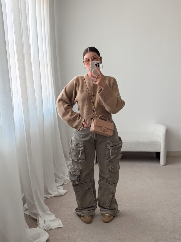 6 WAYS TO STYLE CARGO JEANS FOR SPRING https://www.juliamarieb.com/2025/04/21/6-ways-to-style-zara-cargo-jeans/