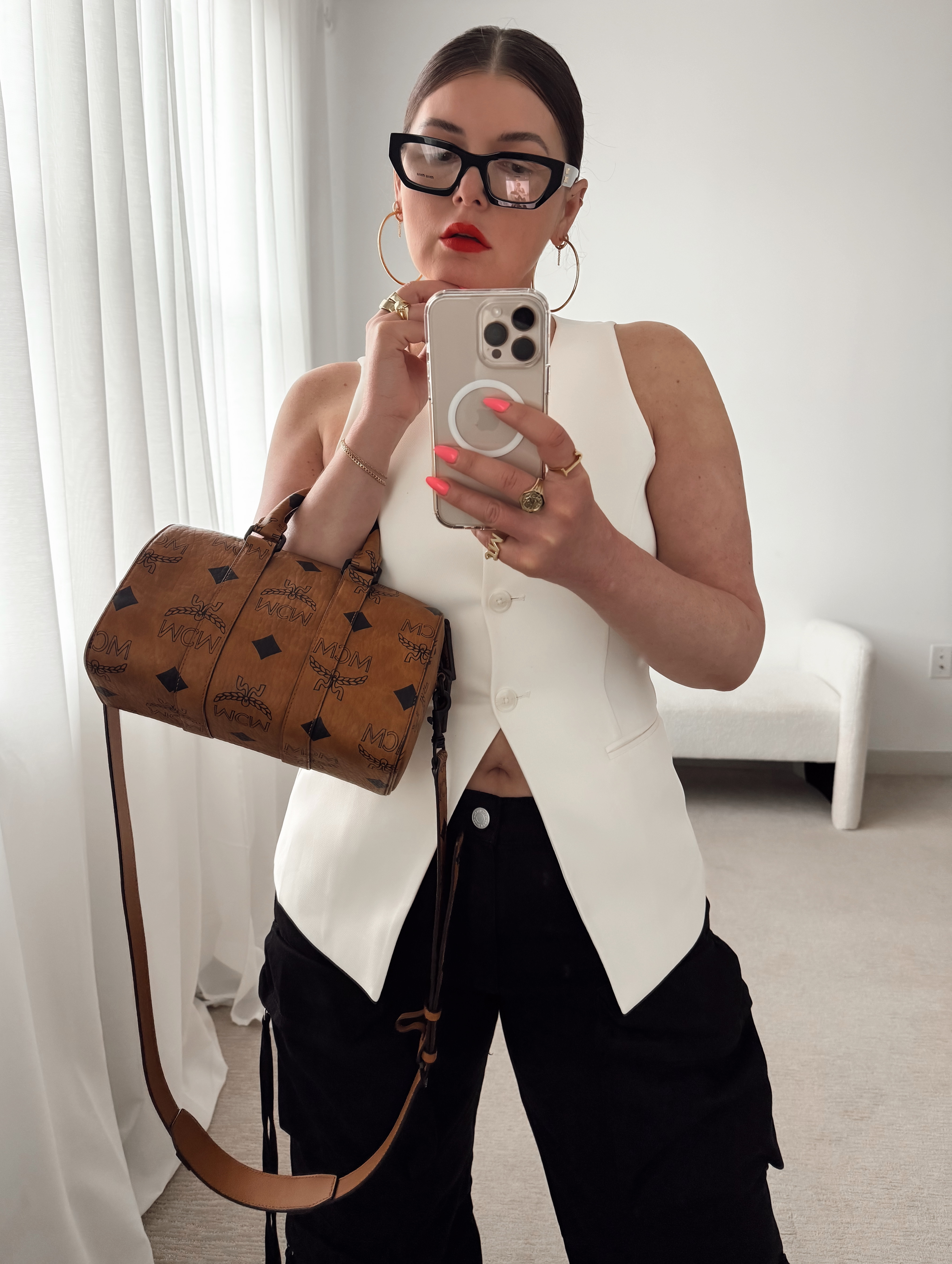 6 WAYS TO STYLE CARGO JEANS FOR SPRING https://www.juliamarieb.com/2025/04/21/6-ways-to-style-zara-cargo-jeans/