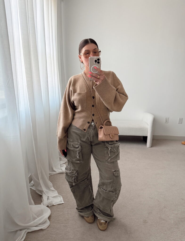 6 WAYS TO STYLE CARGO JEANS FOR SPRING https://www.juliamarieb.com/2025/04/21/6-ways-to-style-zara-cargo-jeans/