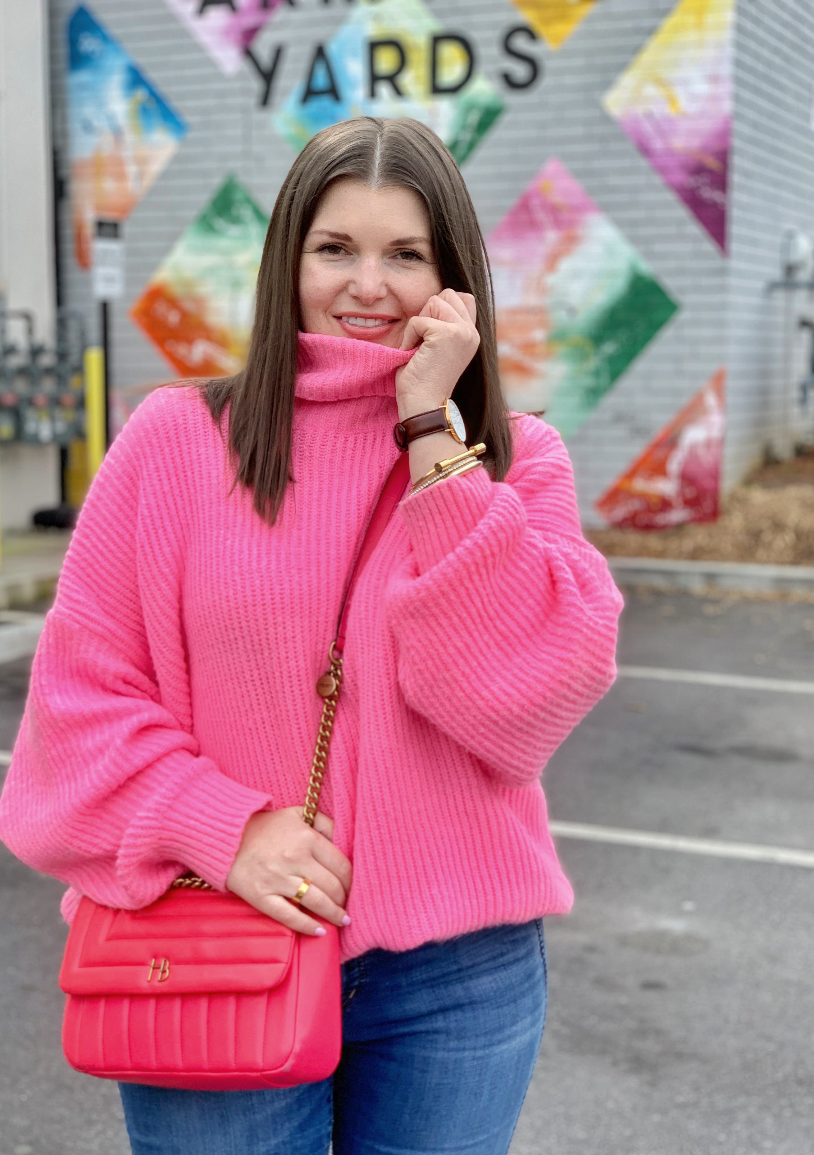 WINTER OUTFIT NEON PINK SWEATER julia.marie.b
