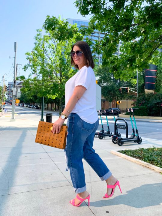 SUMMER OUTFIT: CLASSIC WHITE V-NECK AND DESTROYED BF JEANS
