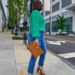 FALL OUTFIT: LIGHTWEIGHT GREEN SWEATER, MADEWELL JEANS, MCM CLUTCH. ALL DETAILS: http://www.juliamarieb.com/2019/08/27/fall-outfit:-how-to-transition-a-fall-sweater/ @julia.marie.b