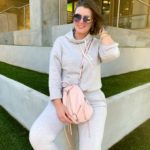 FALL OUTFIT: SWEATSUIT SET | HOW TO WEAR A SWEATSUIT WITHOUT LOOKING FRUMPY http://www.juliamarieb.com/2019/08/22/how-to-style-a-sweatsuit-without-looking-frumpy/ @julia.marie.b