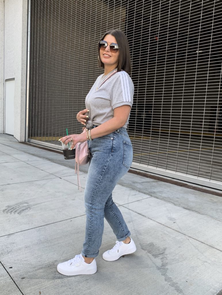 CASUAL OUTFIT: ADIDAS T & MOM JEANS