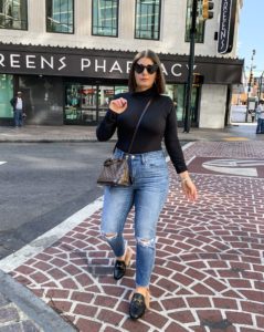 5 WAYS TO STYLE LOUIS VUITTON ALMA BB: SEE ALL 5 HERE: http://www.juliamarieb.com/2019/10/24/5-ways-to-style-louis-vuitton-alma-bb:-the-rule-of-5/ @julia.marie.b