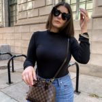 LOUIS VUITTON ALMA BB REVIEW AND WHAT'S IN MY BAG: http://www.juliamarieb.com/2019/11/13/louis-vuitton-alma-bb-review-+-what’s-in-my-bag/ @julia.marie.b