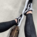 5 WAYS TO WEAR OLD SKOOL VANS: http://www.juliamarieb.com/2020/02/05/5-ways-to-style-platform-vans-for-winter:-the-rule-of-5/ | @julia.marie.b