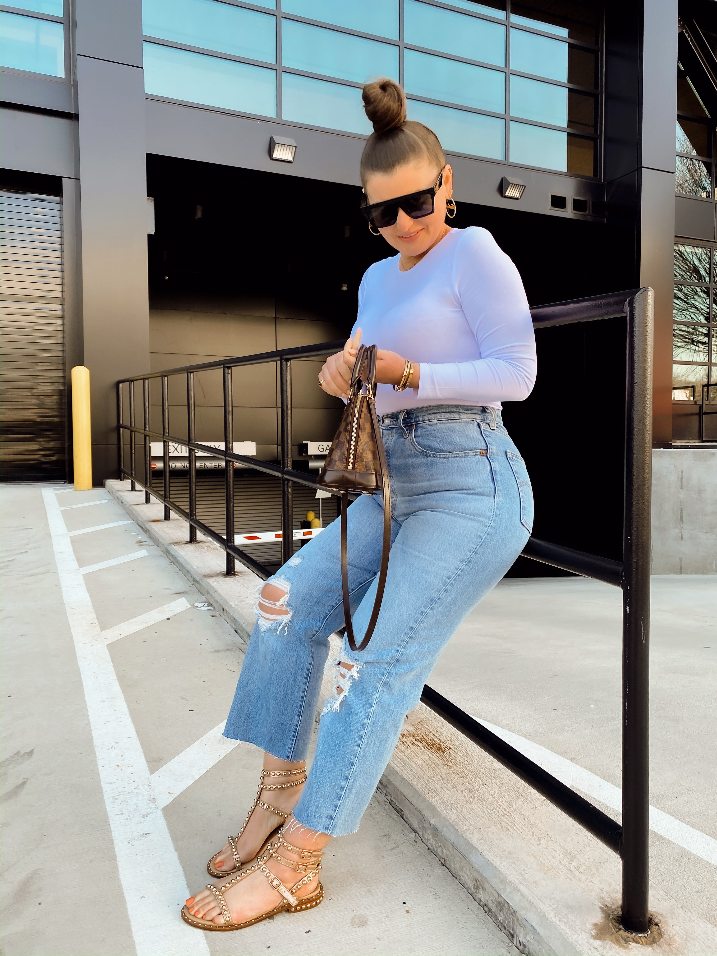 5 WAYS TO WEAR LEVI'S RIBCAGE JEANS FOR SPRING | THE RULE OF 5