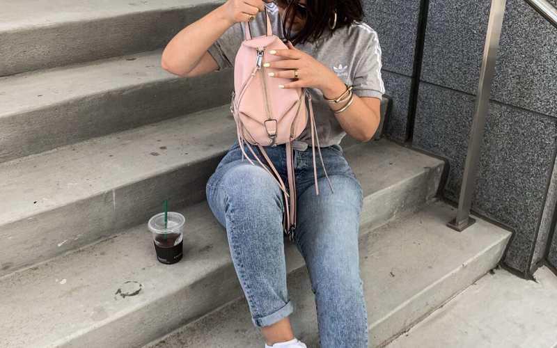 CASUAL OUTFIT: ADIDAS T & MOM JEANS