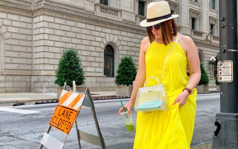 VIDEO: 5 WAYS TO WEAR SNEAKERS WITH DRESSES | RULE OF 5