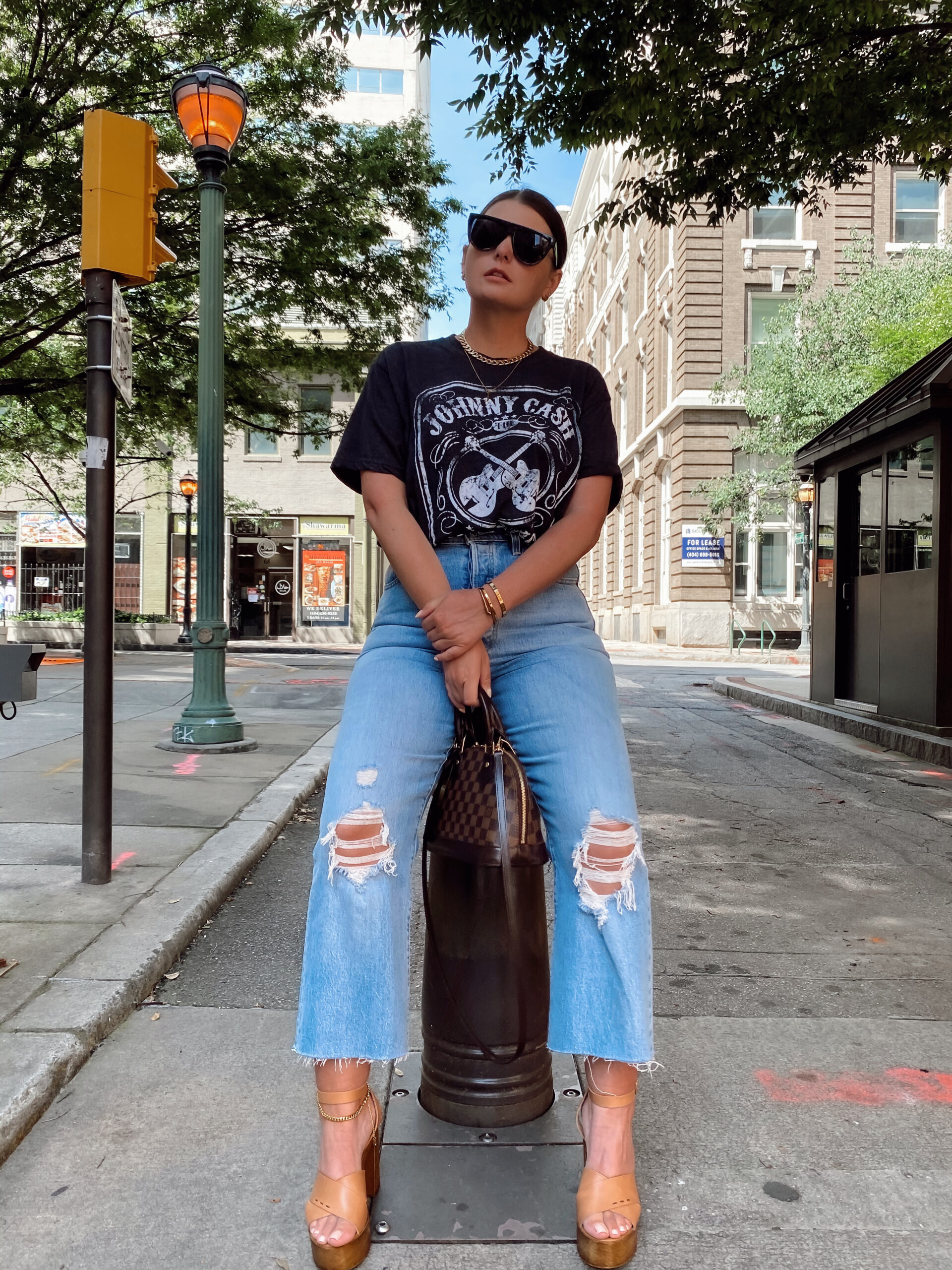 5 WAYS TO STYLE GRAPHIC TEE FOR SUMMER | THE RULE OF 5