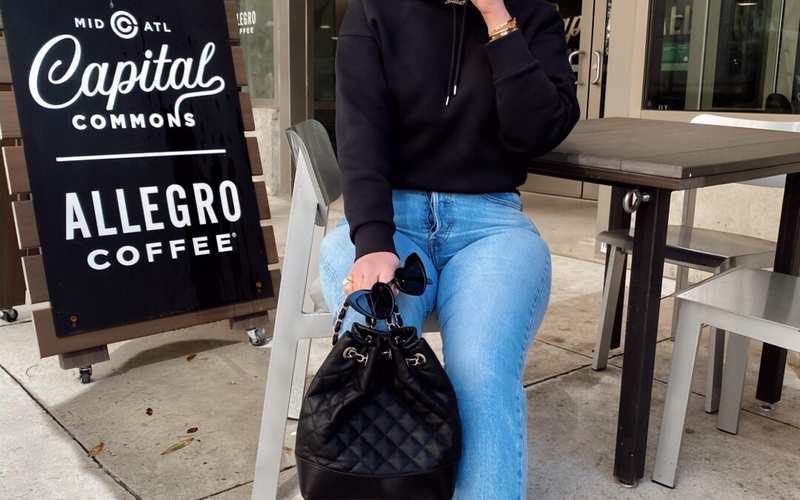 EVERLANE REVIEW: RENEW HOODIE + LEVI’S WEDGIE JEANS